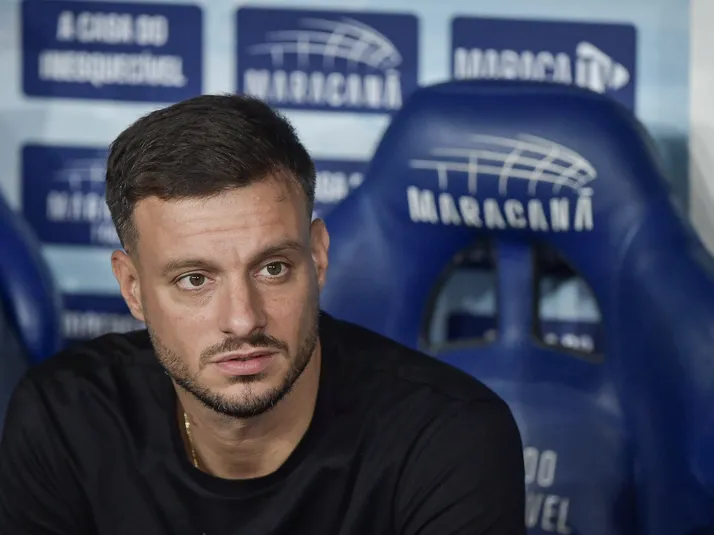 Botafogo pode demitir Martín Anselmi antes do duelo contra o RB Bragantino