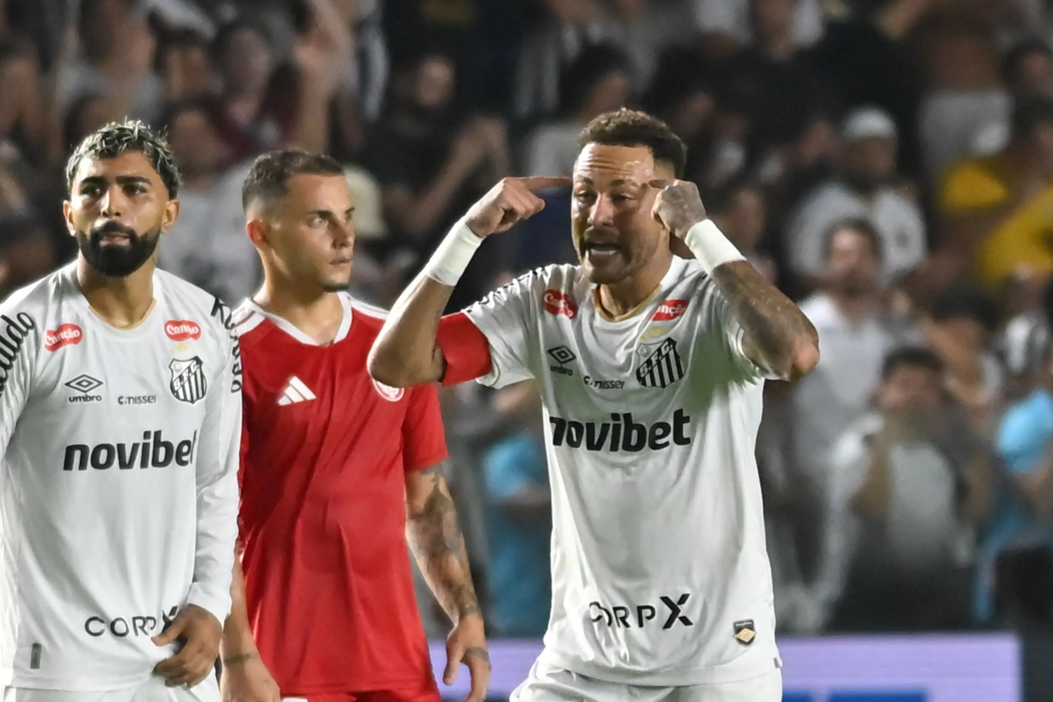 Neymar durante Santos x Internacional –  Foto: Jota Erre/AGIF
