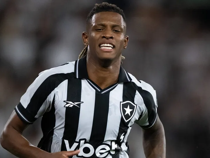 Ramon Motta critica Anselmi por posicionamente de Danilo no Botafogo