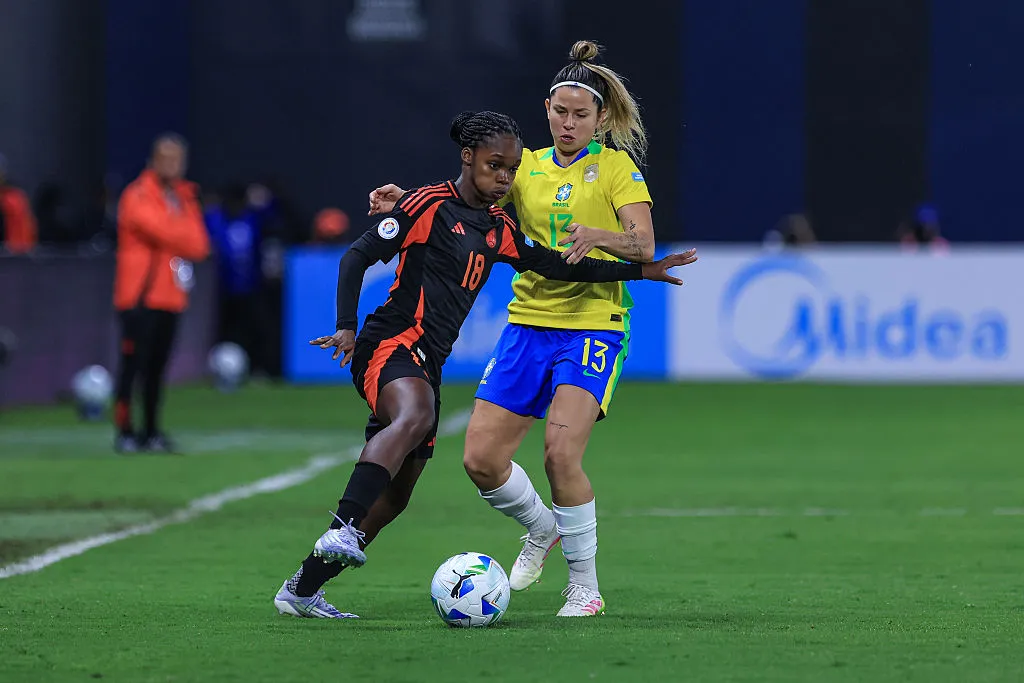 Fê Palermo, jogadora do Palmeiras, atuando pela Seleção Brasileira Feminina - Foto: Franklin Jacome/Getty Images