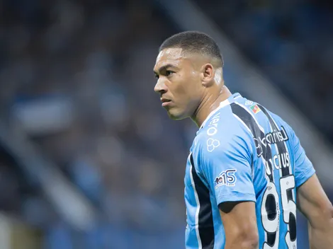 Carlos Vinícius vai mal, mas ataque funciona e Grêmio vence o Vitória