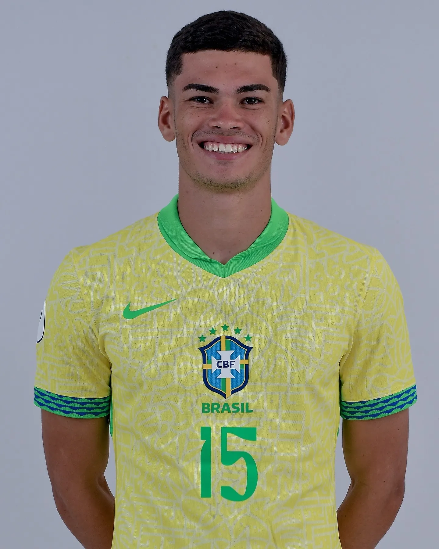 Anthony, zagueiro do Goiás, em foto oficial da CBF (Imagem: Divulgação)