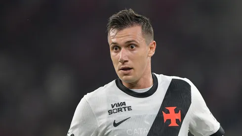 Lucas Piton jogador do Vasco durante partida contra o Flamengo no estádio Maracanã pelo campeonato Carioca 2026. Foto: Thiago Ribeiro/AGIF