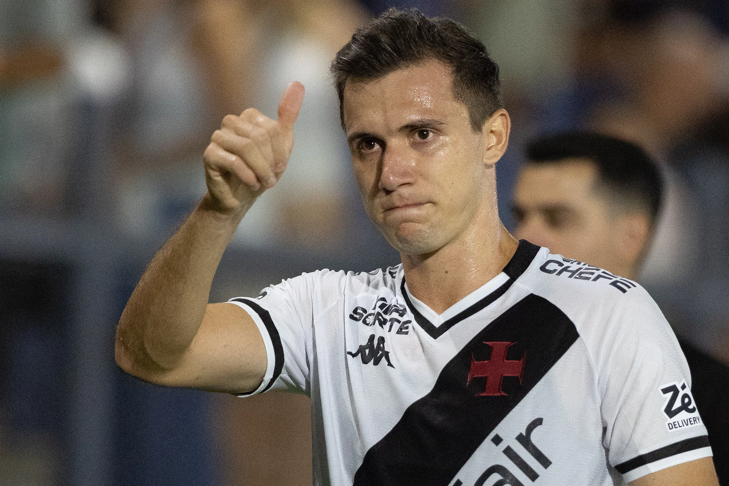 SP – BRAGANCA PAULISTA – 26/10/2025 – BRASILEIRO A 2025, BRAGANTINO X VASCO – Lucas Piton, JOGADOR  do Vasco comemora vitoria ao final da partida contra o Bragantino no estadio Cicero De Souza Marques pelo campeonato Brasileiro A 2025. Foto: Joisel Amaral/AGIF