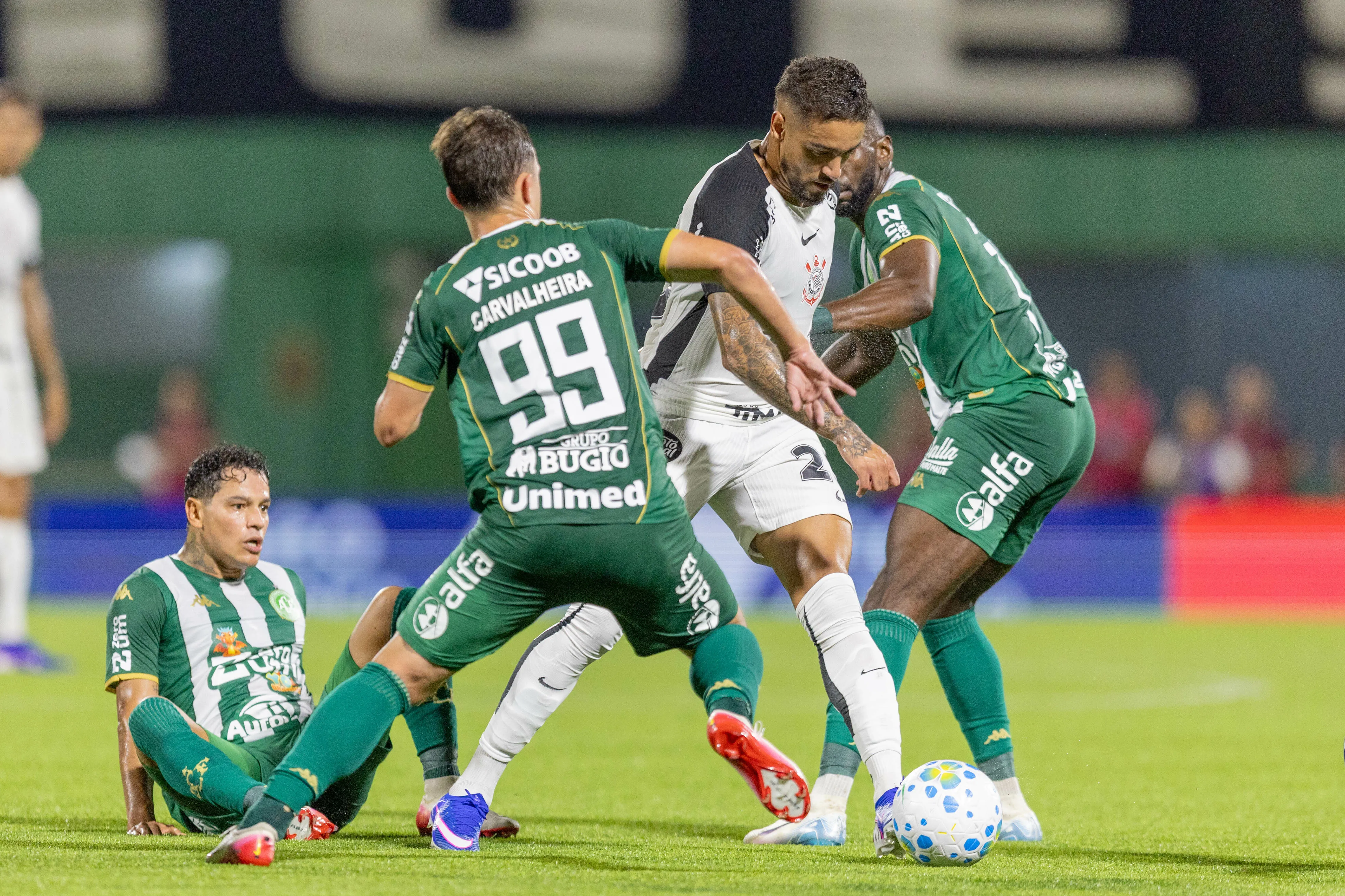 Matheus Pereira durante partida contra a Chapecoense no Campeonato Brasileiro de 2026. Foto: Liamara Polli/AGIF