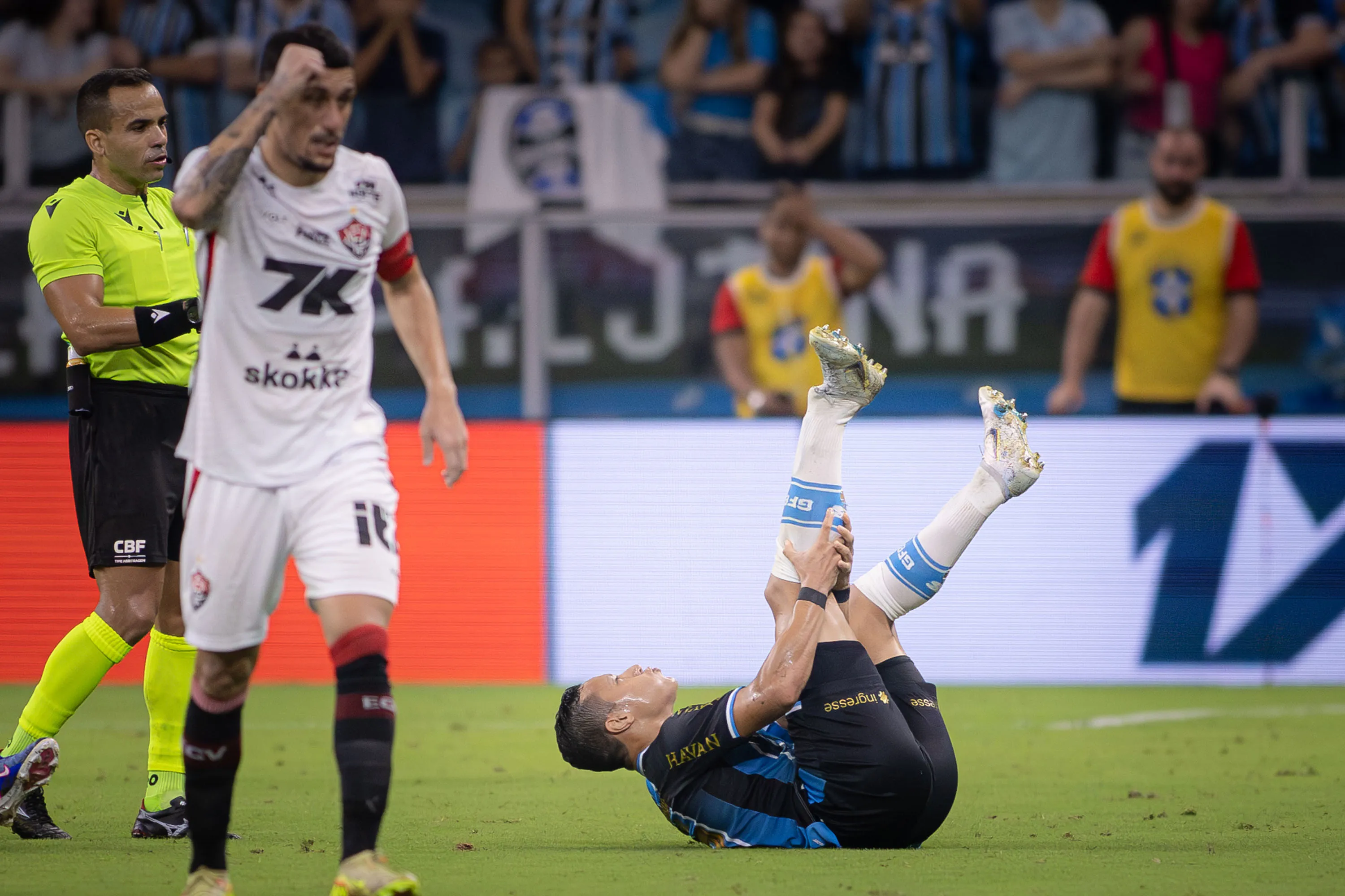Marlon afirmou que deve retornar em três meses – Foto: Maxi Franzoi/AGIF.