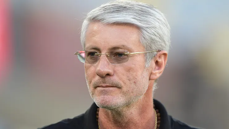 Odair Hellmann durante confronto contra o Fluminense no Brasileirão de 2026.