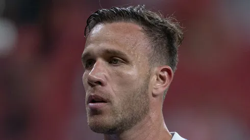 Arthur jogador do Gremio durante partida contra o Internacional no estadio Beira-Rio pelo campeonato Brasileiro A 2025. Foto: Liamara Polli/AGIF