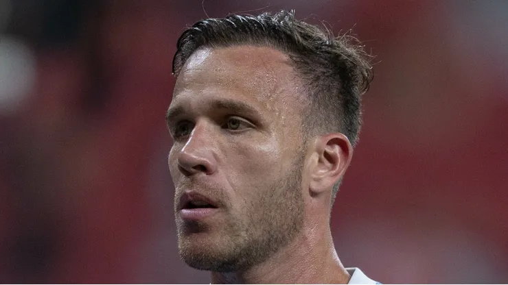 Arthur jogador do Gremio durante partida contra o Internacional no estadio Beira-Rio pelo campeonato Brasileiro A 2025. Foto: Liamara Polli/AGIF