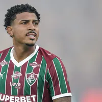 John Kennedy treina e vai estar disponível contra o Atlético-MG