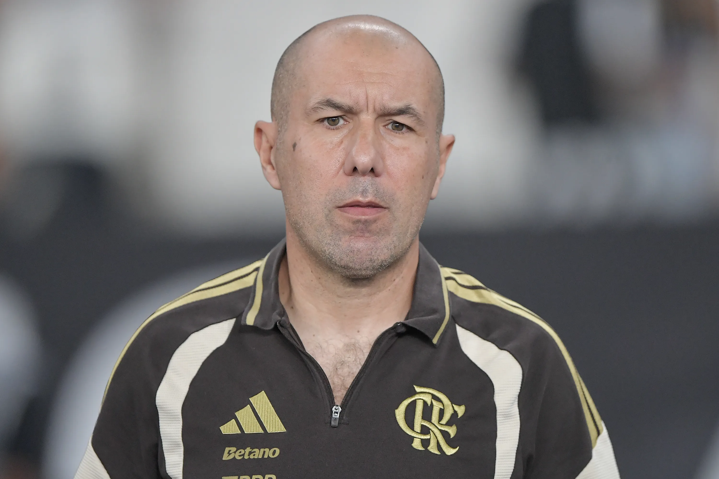 RJ – RIO DE JANEIRO – 14/03/2026 – BRASILEIRO A 2026, BOTAFOGO X FLAMENGO – Leonardo Jardim tecnico do Flamengo durante partida contra o Botafogo no estadio Engenhao pelo campeonato Brasileiro A 2026. Foto: Thiago Ribeiro/AGIF