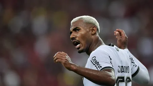 Cuiabano jogador do Botafogo durante partida contra o Flamengo no estadio Maracana pelo campeonato Brasileiro A 2025.