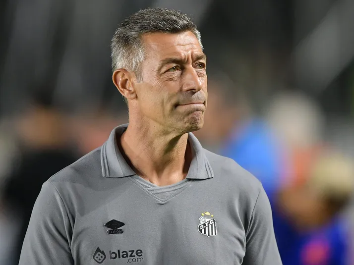 Santos precisará acertar as rescisões de Vojvoda e Pedro Caixinha