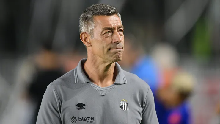 Santos deve R$ 15 milhões para Caixinha.