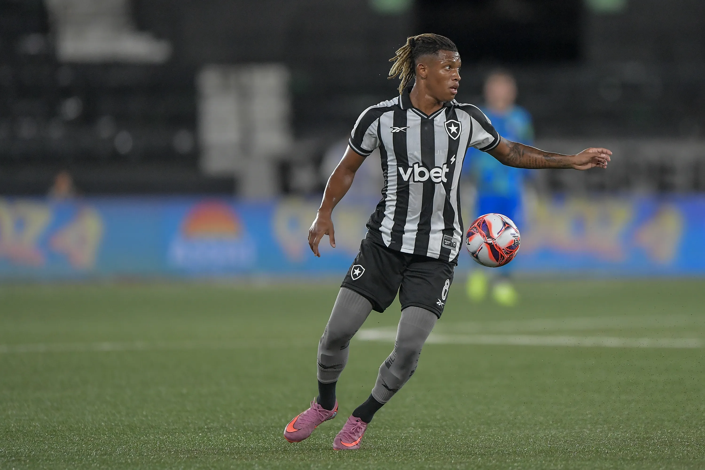 Danilo atuando no Botafogo – Foto: Thiago Ribeiro/AGIF