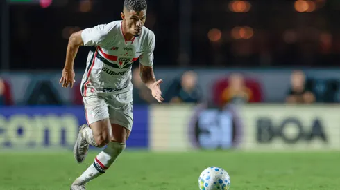 Lucas Ramon, lateral do São Paulo. Foto: Marcello Zambrana/AGIF