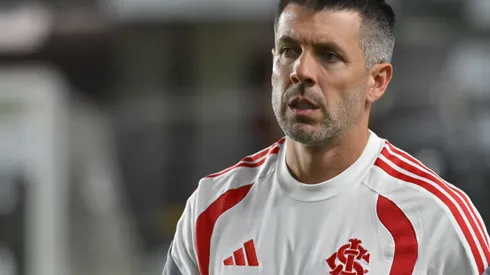 SP - SANTOS - 18/03/2026 - BRASILEIRO A 2026, SANTOS X INTERNACIONAL - Paulo Pezzolano tecnico do Internacional durante partida contra o Santos no estadio Vila Belmiro pelo campeonato Brasileiro A 2026. Foto: Jota Erre/AGIF