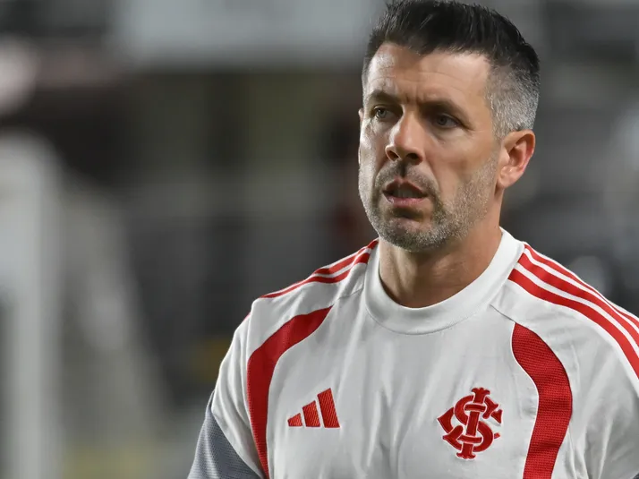 Pezzolano é avisado de problema com Villagra e jogador é dúvida no Inter