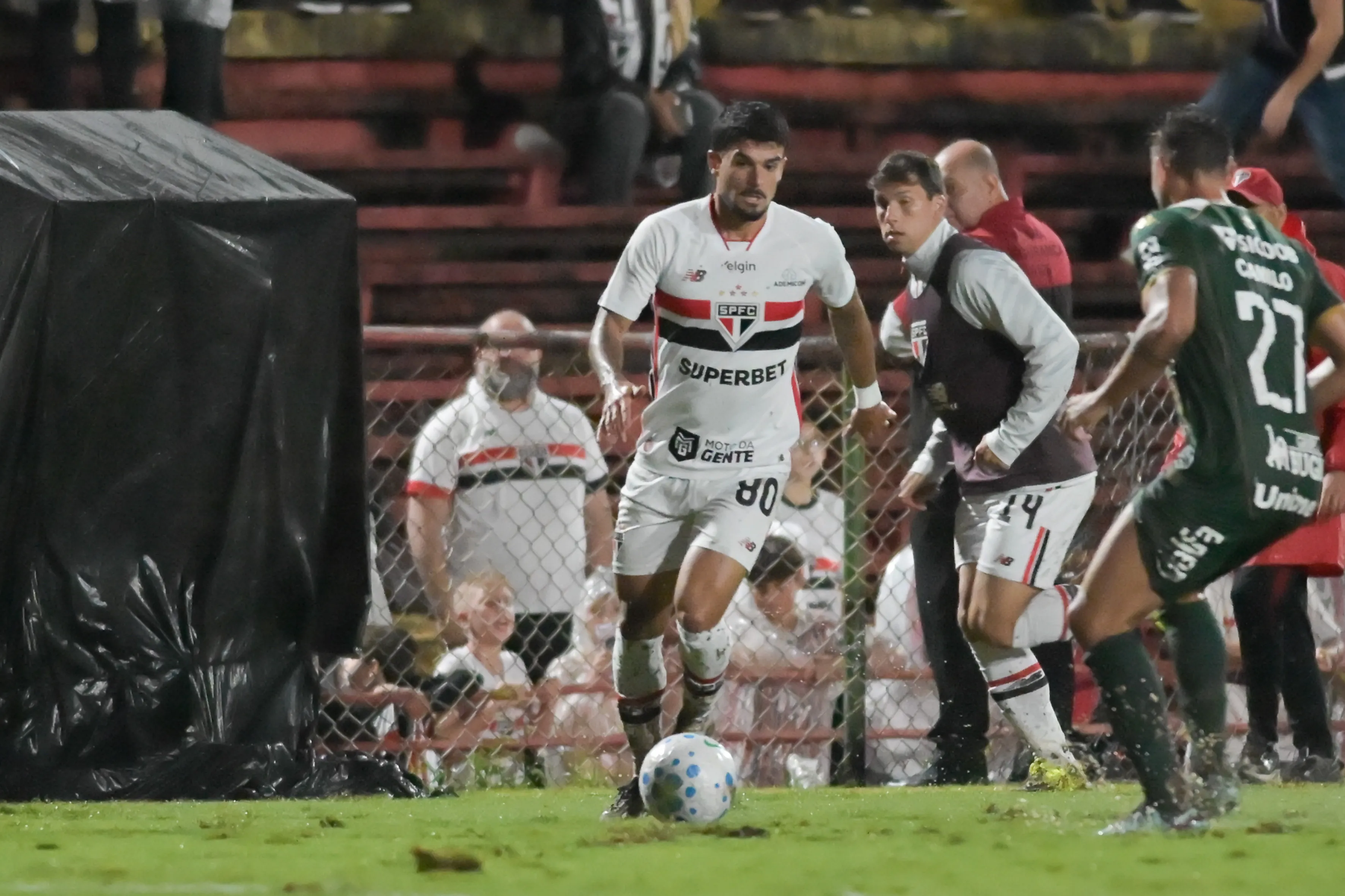 Cauly atuando no São Paulo – Foto: Jota Erre/AGIF