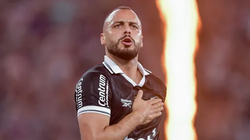 Corinthians não conseguiu acordo por Arthur Cabral.