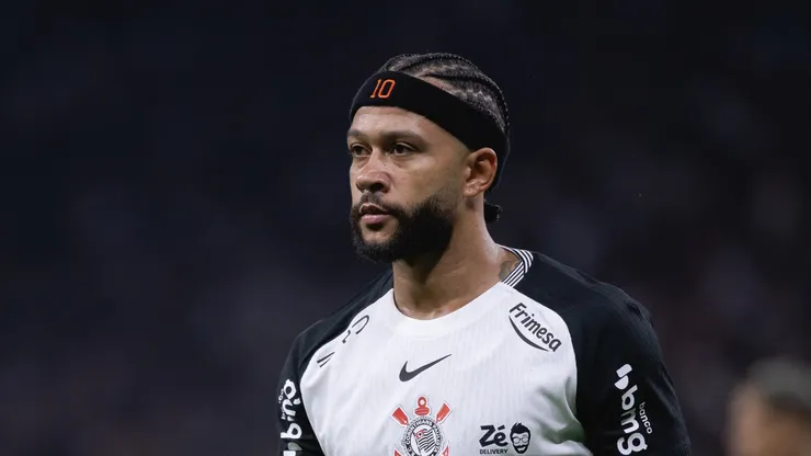 Memphis Depay jogador do Corinthians durante partida contra o Coritiba no estádio Arena Corinthians pelo campeonato Brasileiro A 2026. Foto: Ettore Chiereguini/AGIF