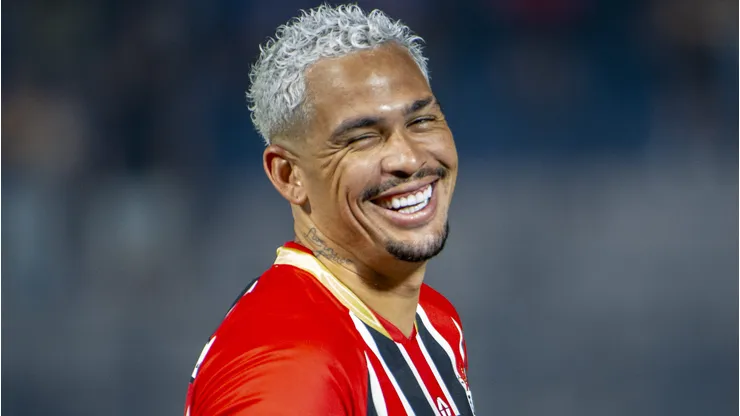 Luciano durante confronto contra o Bragantino no Brasileirão de 2026.
