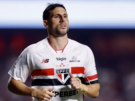 Calleri luta, mas não consegue finalizar em São Paulo x Palmeiras
