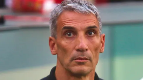 Vojvoda durante partida entre Athletico e Santos no Brasileirão de 2026.