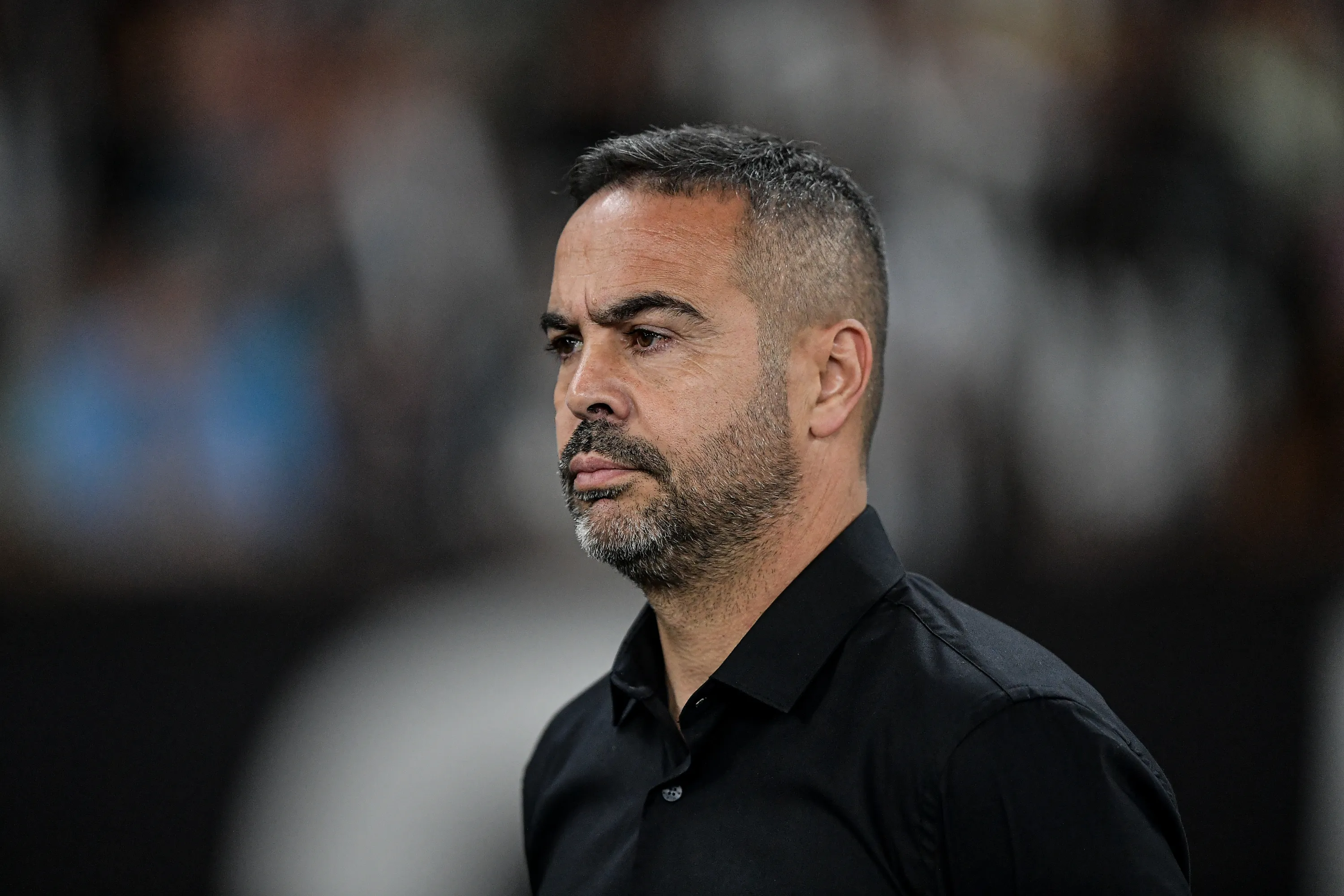 ArturJorge tecnico do Botafogo durante partida contra o Internacional no estadio Engenhao pelo campeonato Brasileiro A 2024. Foto: Thiago Ribeiro/AGIF