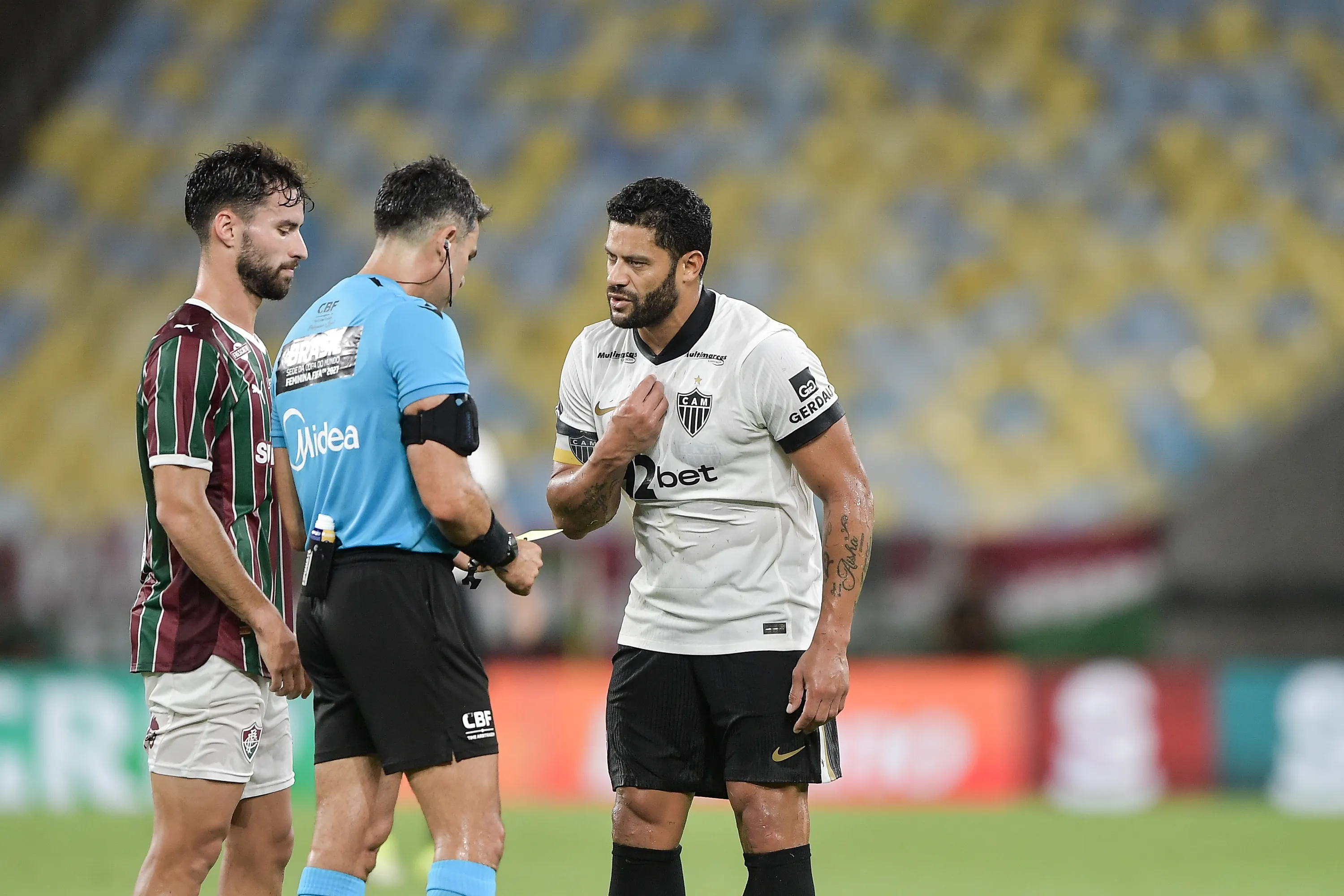 Hulk jogador do Atletico-MG reclama com a arbitragem durante partida contra o Fluminense no estAdio Maracana pelo campeonato Brasileiro A 2026. Foto: Thiago Ribeiro/AGIF