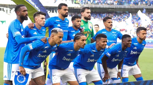 Jogadores do Cruzeiro durante entrada em campo para partida contra o Santos no estadio Mineirao pelo campeonato Brasileiro A 2026. Foto: Gilson Lobo/AGIF