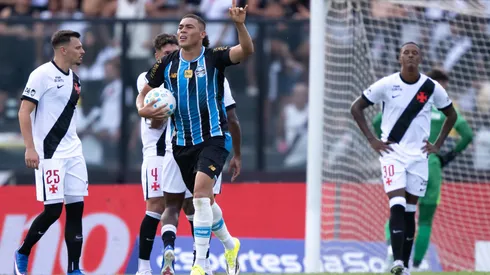 Carlos Vinícius em Vasco x Grêmio pelo Brasileirão 2026. Foto: Jorge Rodrigues/AGIF