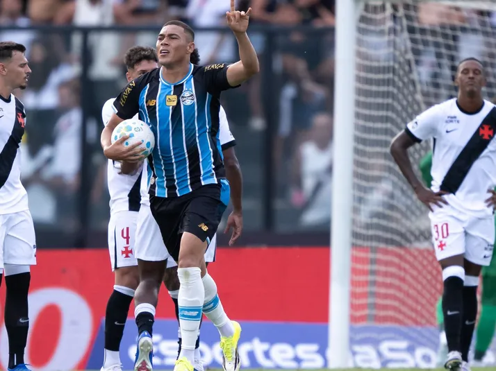 Carlos Vinícius se manifesta sobre ausência na lista de Ancelotti