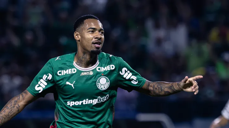 Allan jogador do Palmeiras comemora seu gol durante partida contra o Fluminense no estadio Arena Barueri pelo campeonato Brasileiro A 2026.
