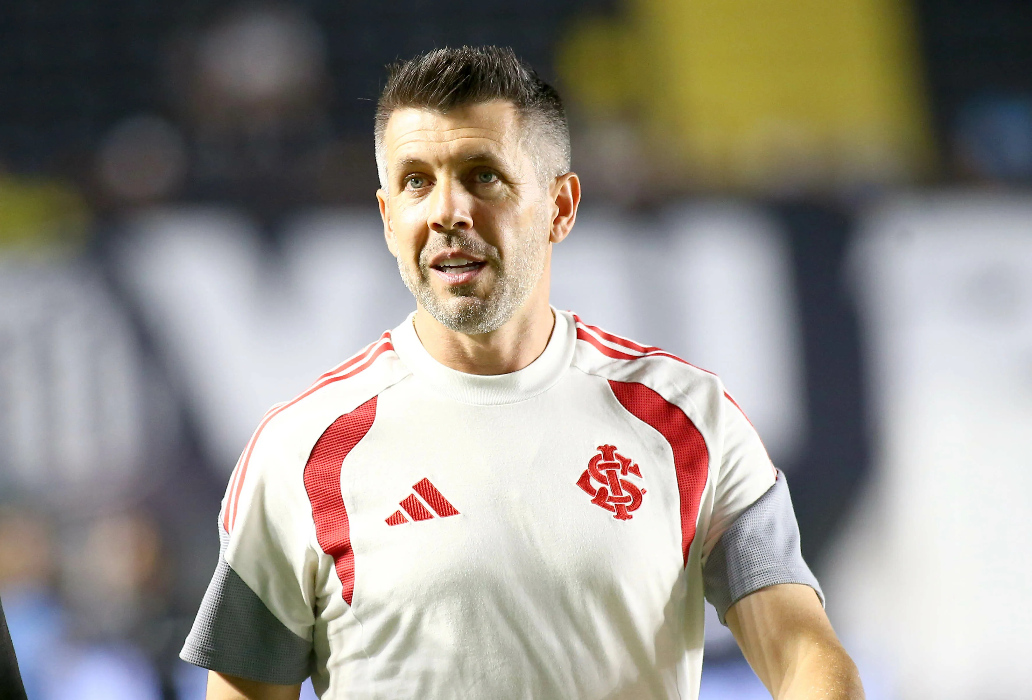 Paulo Pezzolano elogiou Allex no Internacional – Foto: Mauricio De Souza/AGIF.