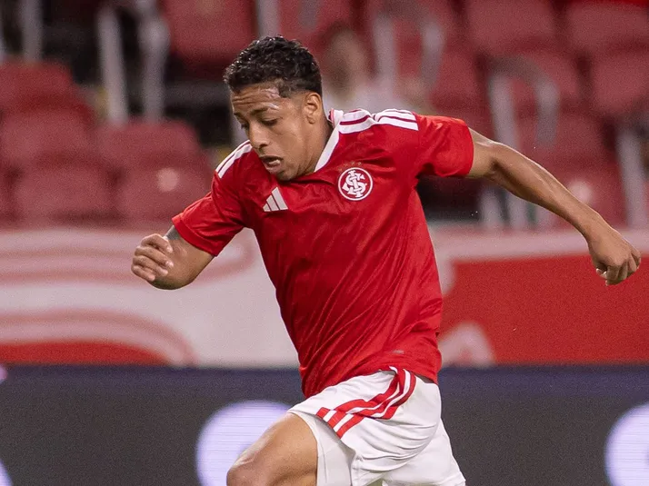 Pezzolano elogia Allex no Internacional após vitória contra a Chapecoense