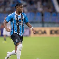 Torcida do Grêmio cobra melhora de Tetê