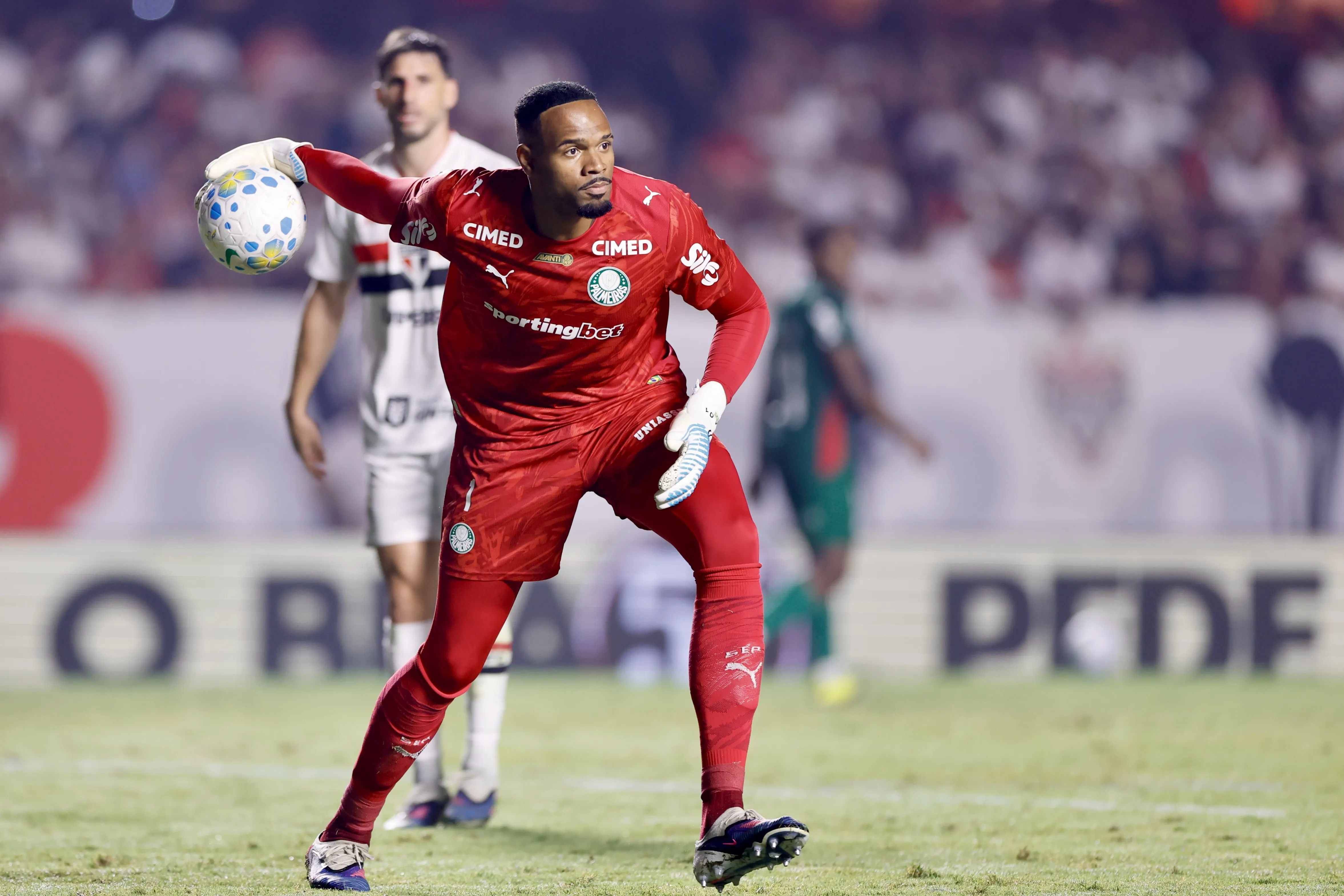 Carlos Miguel goleiro do Palmeiras durante partida contra o Sao Paulo no estadio Morumbi pelo campeonato Brasileiro A 2026. Foto: Marcello Zambrana/AGIF