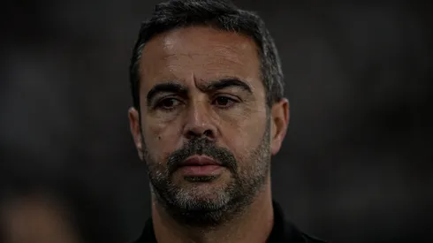 Artur Jorge durante partida entre Botafogo e Palmeiras no Brasileirão de 2024.