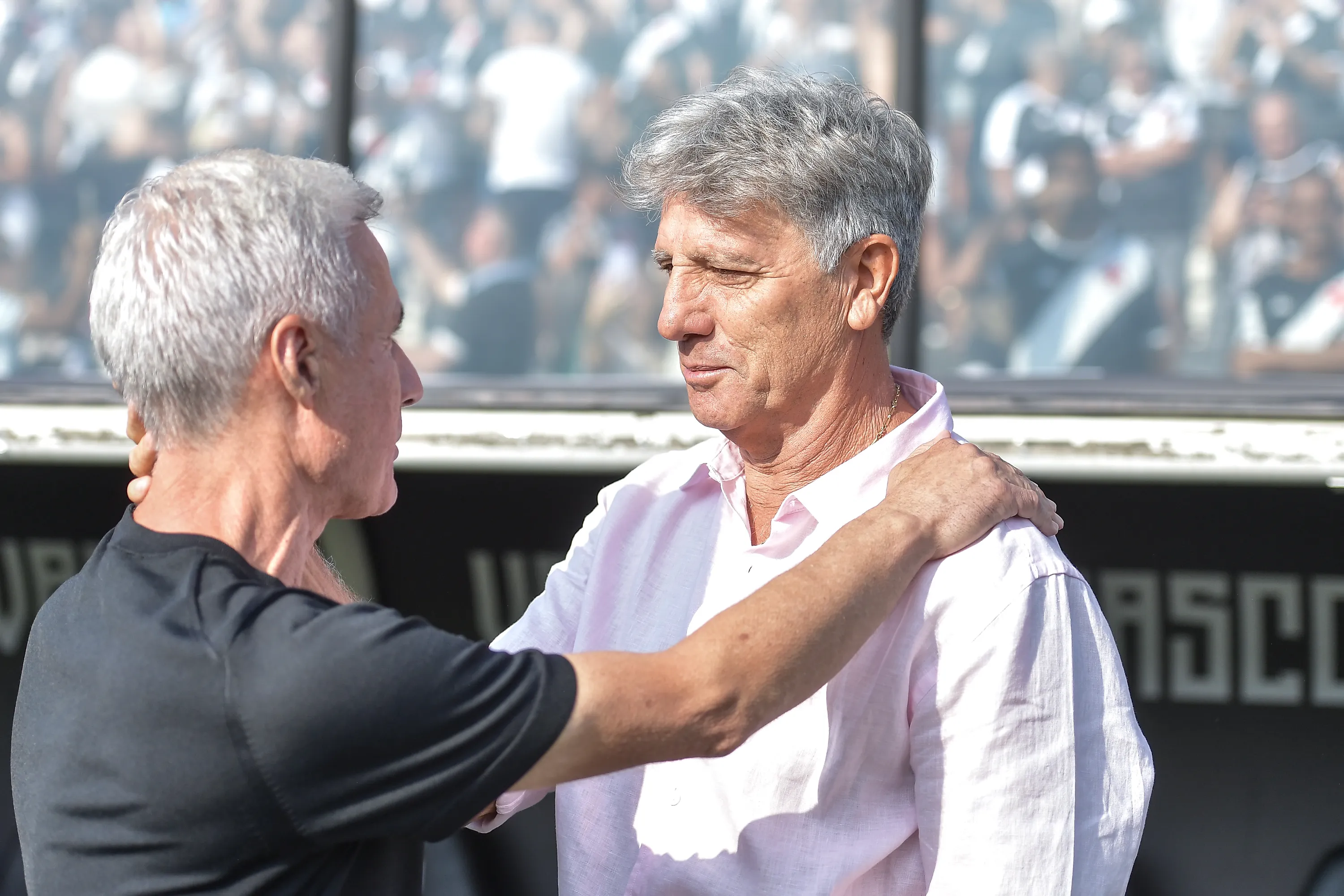 RJ – RIO DE JANEIRO – 22/03/2026 – BRASILEIRO A 2026, VASCO X GREMIO – Renato Gaucho jogador do Vasco disputa lance com Luis Castro jogador do Gremio durante partida no estadio Sao Januario pelo campeonato Brasileiro A 2026. Foto: Thiago Ribeiro/AGIF