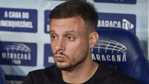 Anselmi durante confronto entre Fluminense e Botafogo no Brasileirão de 2026.