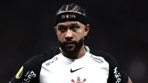 Depay tem futuro incerto no Corinthians.