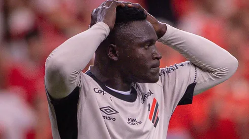 Viveros durante confronto contra o Internacional no Brasileirão de 2026.