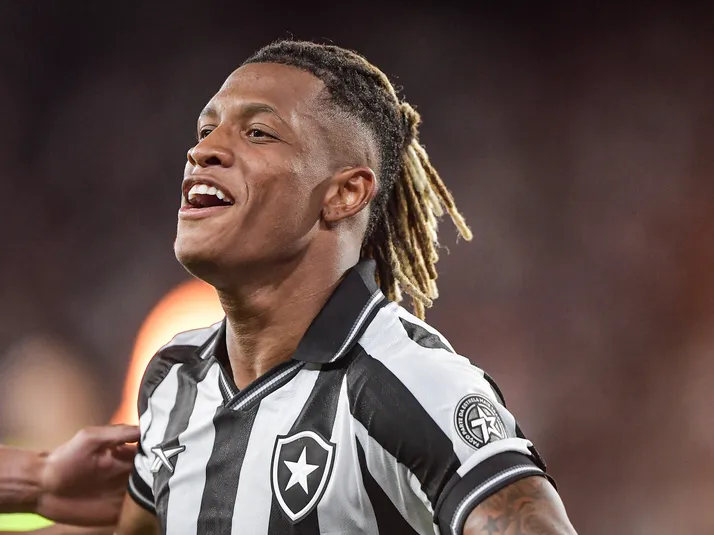 Palmeiras faz nova oferta ao Botafogo de € 8 milhões por Danilo