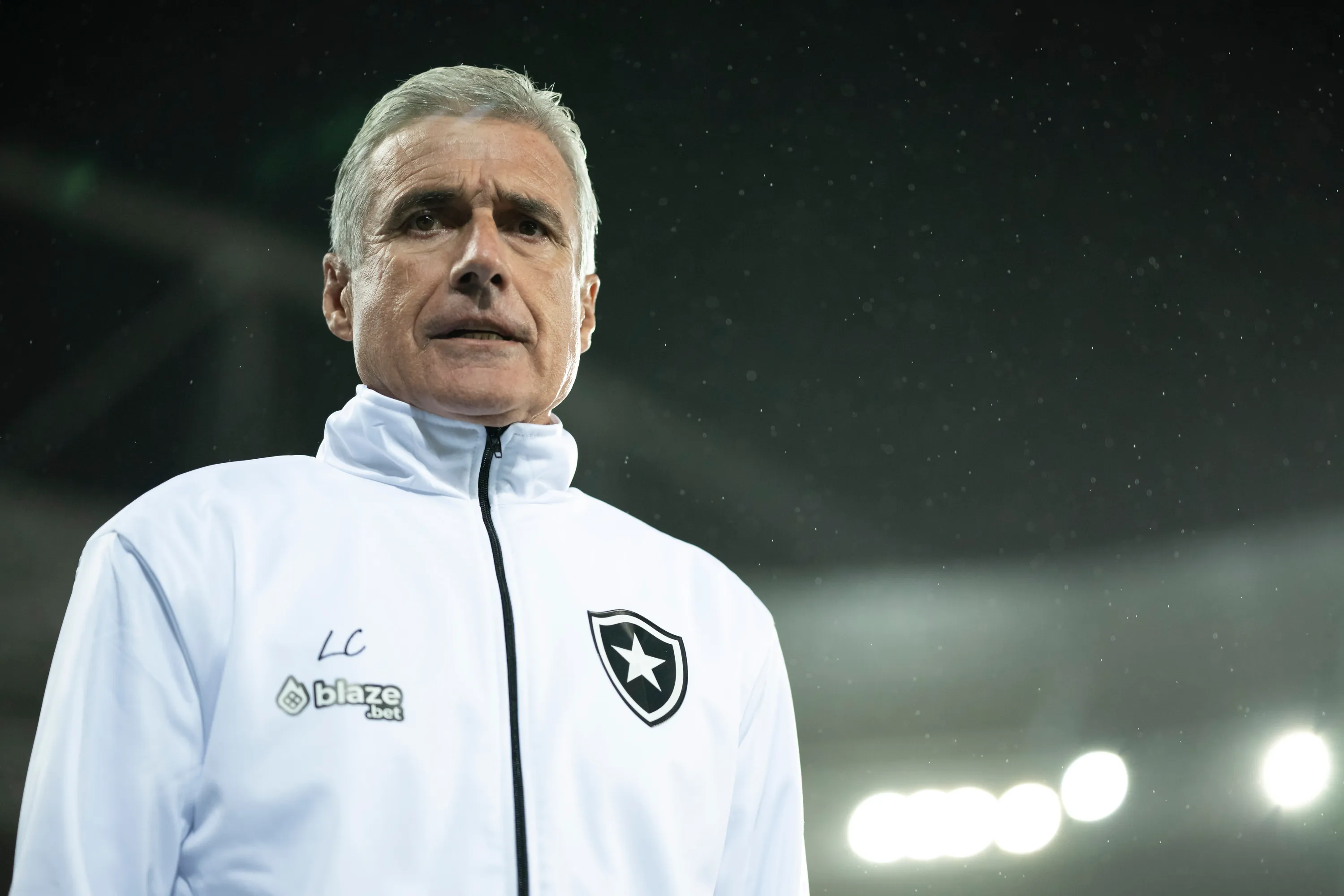 RJ – RIO DE JANEIRO – 27/06/2023 – LUIS CASTRO, TECNICO DO BOTAFOGO – Luis Castro, tecnico do Botafogo, no Engenhao, na temporadas de 2022 e 2023. Durante Foto: Jorge Rodrigues/AGIF