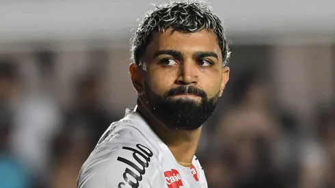Gabriel Barbosa jogador do Santos lamenta durante partida contra o Internacional no estadio Vila Belmiro pelo campeonato Brasileiro A 2026. Foto: Jota Erre/AGIF