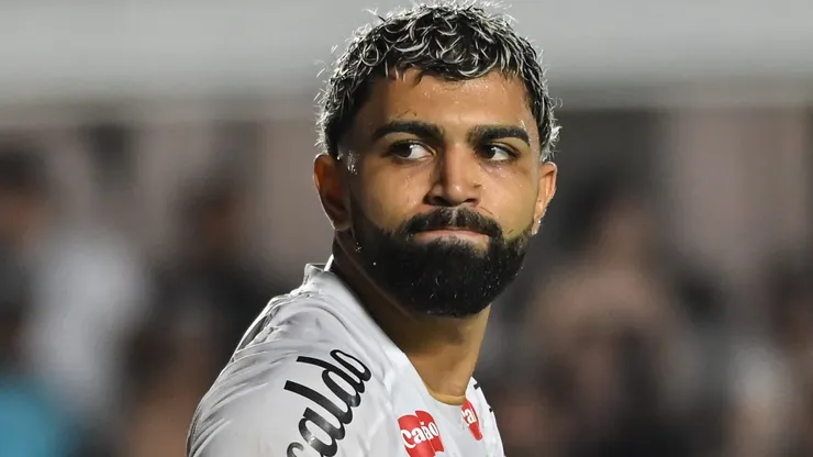 Gabriel Barbosa jogador do Santos lamenta durante partida contra o Internacional no estadio Vila Belmiro pelo campeonato Brasileiro A 2026. Foto: Jota Erre/AGIF