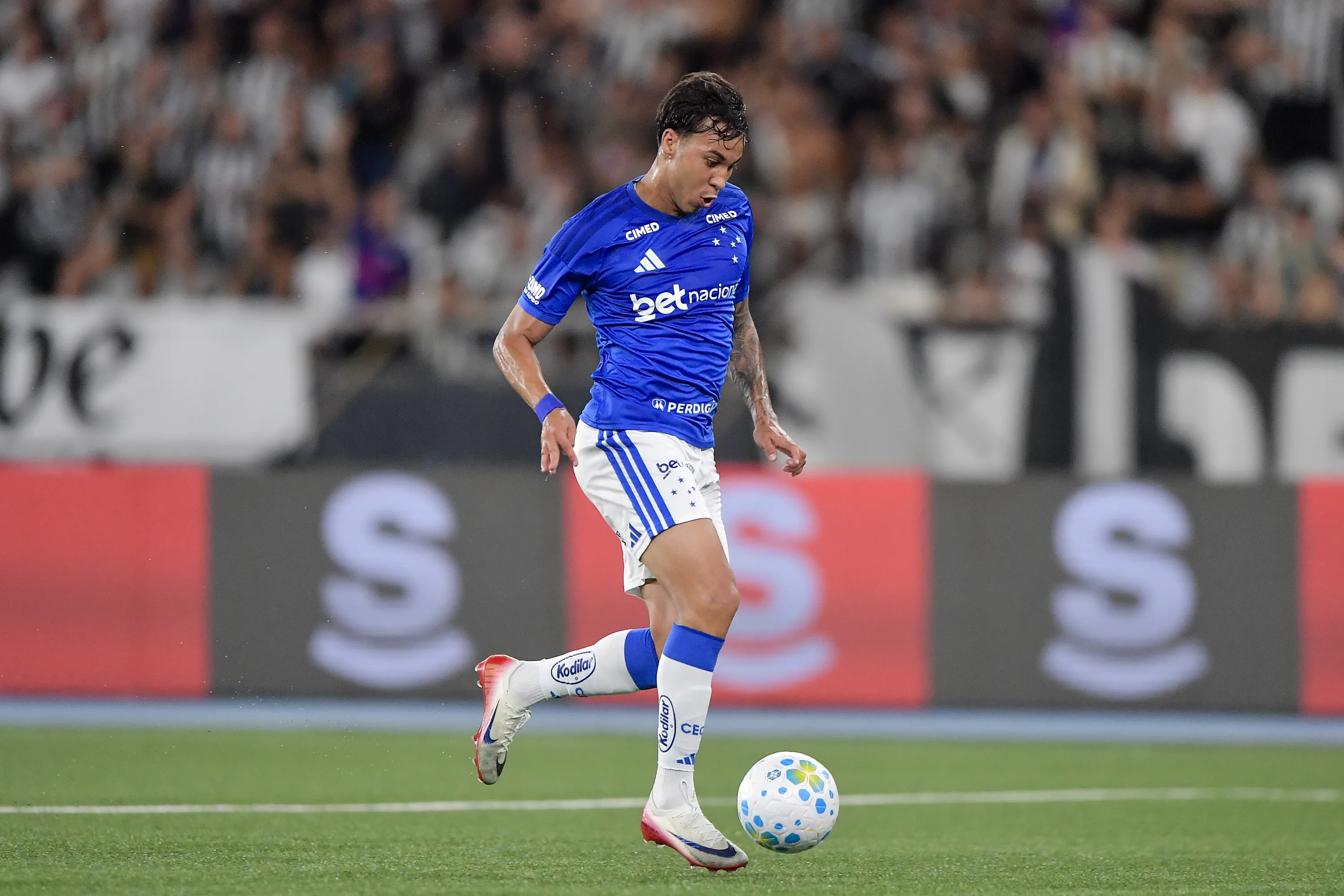 Kaio Jorge jogador do Cruzeiro durante partida contra o Botafogo – Foto: Thiago Ribeiro/AGIF