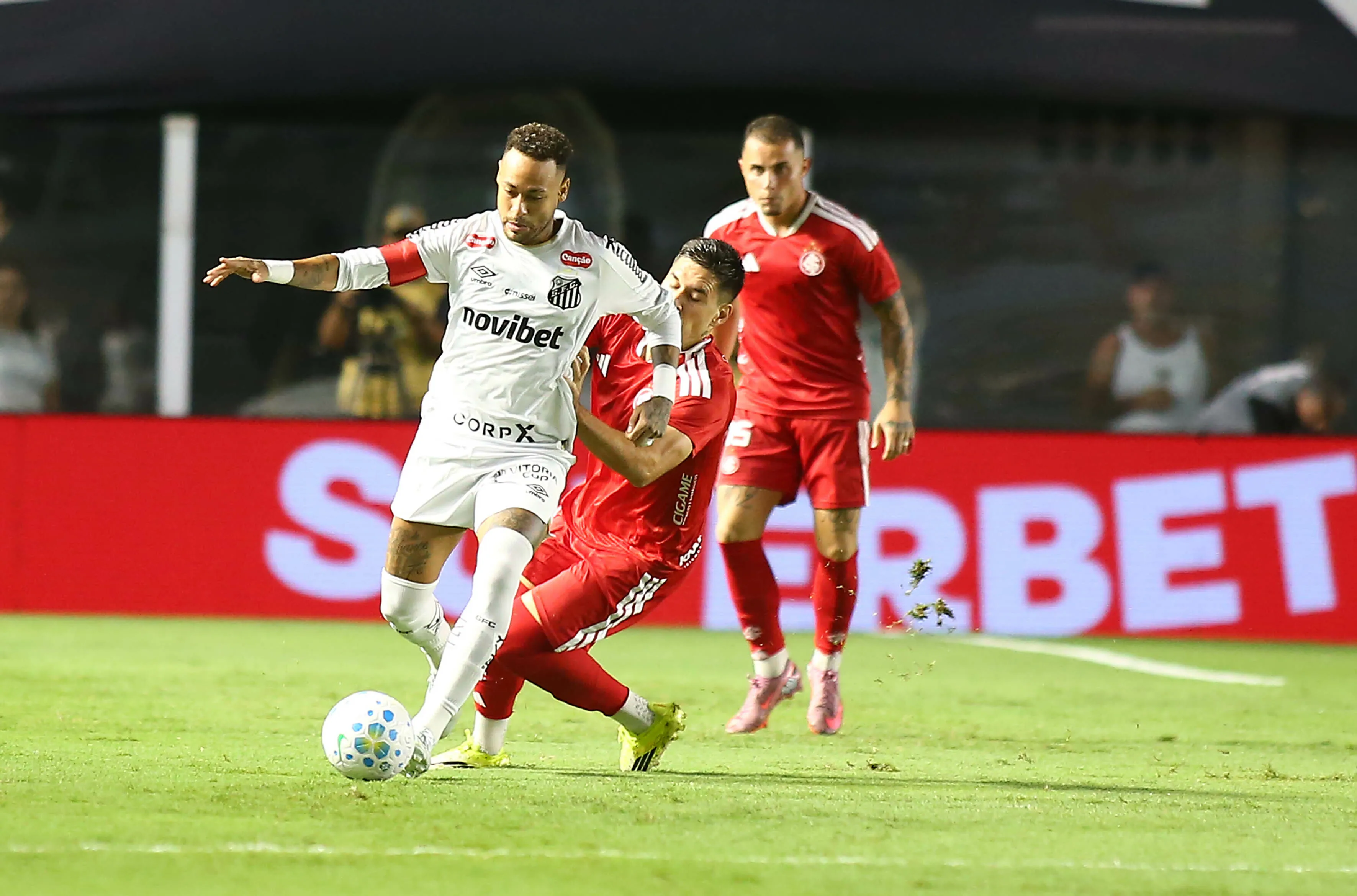 Neymar atuando em Santos x Internacional – Foto: Mauricio De Souza/AGIF