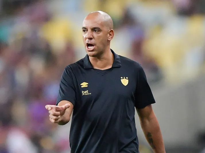 Botafogo avalia Pepa como substituto de Anselmi